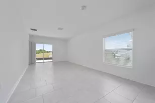 573 Bell Prairie Cir, Lake Wales, FL 33859 - Photo 4