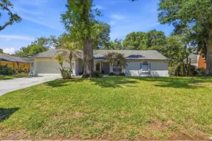 2800 Hammock Dr, Plant City, FL 33566 - Photo 2