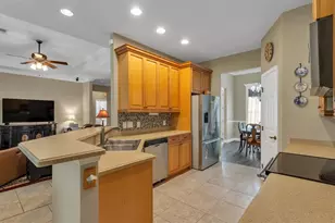 3940 Sunnywood Cir, Lakeland, FL 33812 - Photo 10