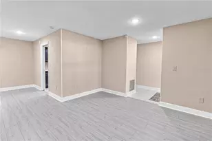 1929 Valencia Way, Clearwater, FL 33764 - Photo 12