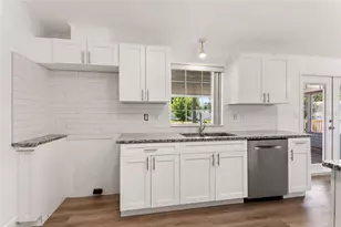 486 Lindsey Dr, Lakeland, FL 33809 - Photo 4