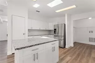 486 Lindsey Dr, Lakeland, FL 33809 - Photo 4