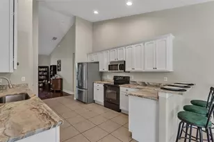 2985 Vintage View Cir, Lakeland, FL 33812 - Photo 6