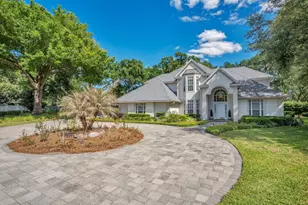 1451 Hollingsworth Oaks Dr, Lakeland, FL 33803 - Photo 2