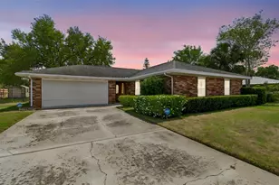 317 Greenwoods Dr, Lakeland, FL 33813 - Photo 2