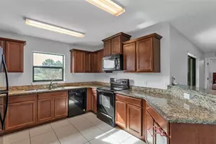 2447 Torrens Dr, Lakeland, FL 33805 - Photo 8