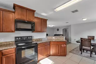 2447 Torrens Dr, Lakeland, FL 33805 - Photo 10