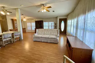 35935 Tanda Cir, Zephyrhills, FL 33541 - Photo 6
