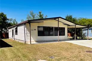 35935 Tanda Cir, Zephyrhills, FL 33541 - Photo 2