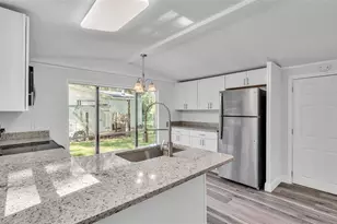 5242 Shadyglen Dr, Lakeland, FL 33810 - Photo 10