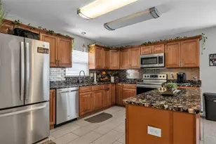 6929 Bently Dr, Lakeland, FL 33809 - Photo 10