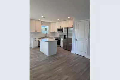521 Skyline Drive E, Lakeland, FL 33801 - Photo 2