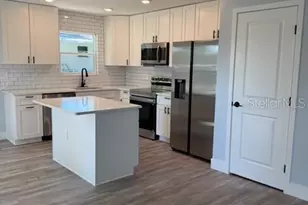 521 Skyline Dr E, Lakeland, FL 33801 - Photo 2