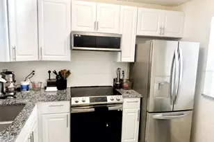 2864 Somerset Park Dr, Tampa, FL 33613 - Photo 4