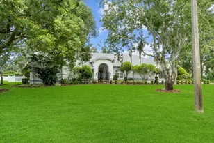 725 Heritage Dr NE, Winter Haven, FL 33881 - Photo 1