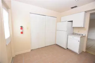 1426 E Fern Rd, Lakeland, FL 33801 - Photo 4