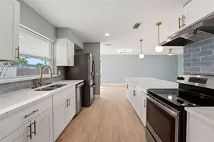 3356 Plantation Pl, Sarasota, FL 34231 - Photo 8