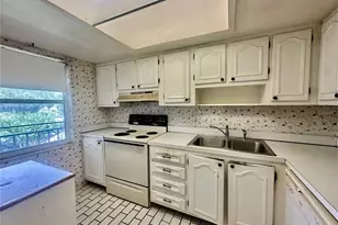 333 Lake Howard Dr NW, Winter Haven, FL 33880 - Photo 6