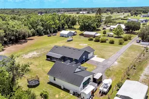 3111 Bell Beginnings Ct, Plant City, FL 33565 - Photo 2