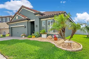 2265 Bella Luna Cir, Lakeland, FL 33810 - Photo 2