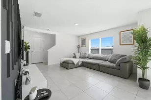1211 Tahitian Sunrise Dr, Plant City, FL 33565 - Photo 12