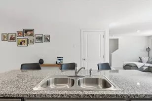 1211 Tahitian Sunrise Dr, Plant City, FL 33565 - Photo 14