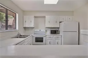 1836 N Crystal Lake Dr, Lakeland, FL 33801 - Photo 10