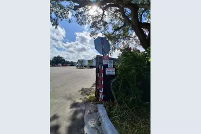 7001 Causeway Boulevard, Tampa, FL 33619 - Photo 2