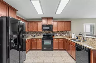 2121 Geneva Dr, Lakeland, FL 33805 - Photo 8