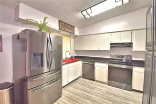 4853 Colonnades Circle E, Lakeland, FL 33811 - Photo 14