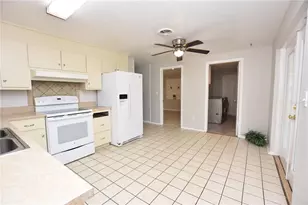 1424 Phyllis St, Lakeland, FL 33803 - Photo 2