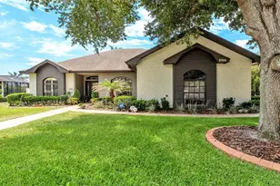 2104 Longleaf Cir, Lakeland, FL 33810 - Photo 2