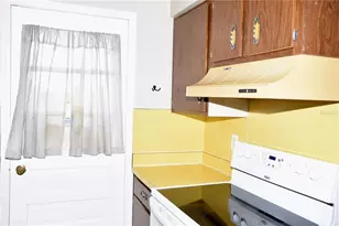 1920 E Edgewood Dr, Lakeland, FL 33803 - Photo 10