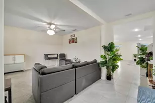 35704 Doveland Dr, Zephyrhills, FL 33541 - Photo 10