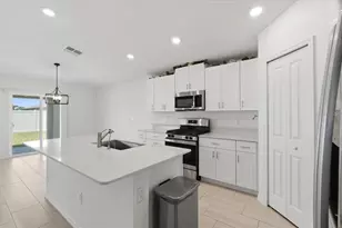 35029 Brackett Bnd, Zephyrhills, FL 33541 - Photo 18
