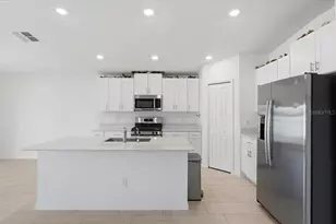 35029 Brackett Bnd, Zephyrhills, FL 33541 - Photo 20