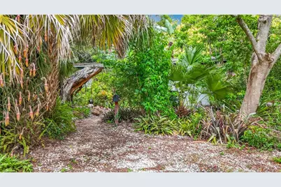 6330 Emerson Avenue S, Saint Petersburg, FL 33707 - Photo 2