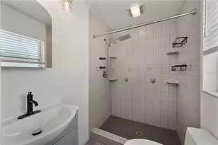 528 S Larry Cir, Brandon, FL 33511 - Photo 22