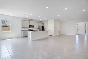 3504 Crescent Peak Wy, Plant City, FL 33565 - Photo 8