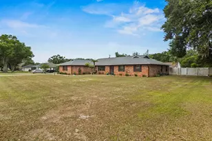 2018 High Glen Ct N, Lakeland, FL 33813 - Photo 2