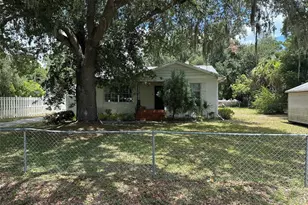 808 N Johnson St, Plant City, FL 33563 - Photo 2