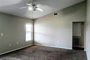 2697 Hickory Ridge Dr, Lakeland, FL 33813 - Photo 4