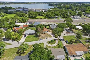 1303 NE Stately Oaks Dr NW, Winter Haven, FL 33881 - Photo 12