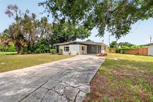 1303 NE Stately Oaks Dr NW, Winter Haven, FL 33881 - Photo 1