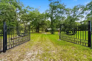 1425 Pioneer Dr, Lakeland, FL 33809 - Photo 2