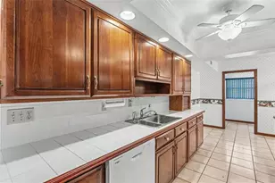 633 Victoria Square Ln, Lakeland, FL 33813 - Photo 8