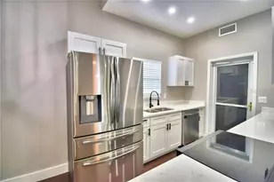 7504 Willow Wisp Dr E, Lakeland, FL 33810 - Photo 10