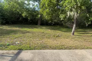 1004 W McLendon St, Plant City, FL 33563 - Photo 2