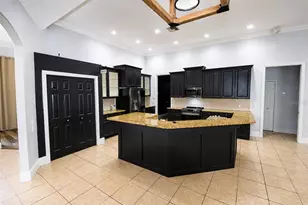 2325 Chesterfield Cir, Lakeland, FL 33813 - Photo 4