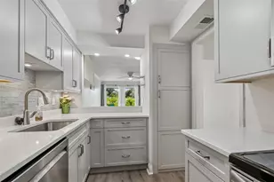 2117 Lakewood Club Dr S, Saint Petersburg, FL 33712 - Photo 22